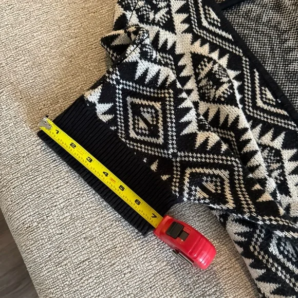 Forever 21 Monochrome Knit Cardigan Boho Aztec - Picture 12 of 13